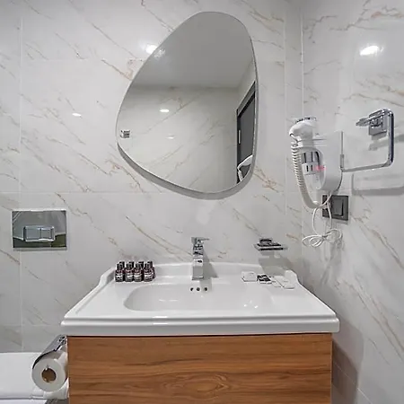Bombien Hotel *